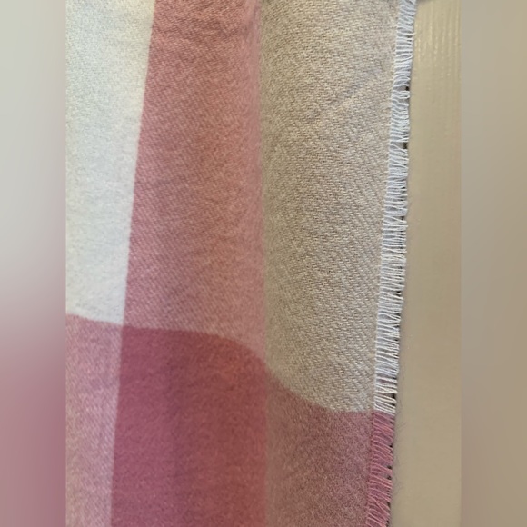 Soft Pink Color Blocked Winter Scarf - Picture 5 of 7